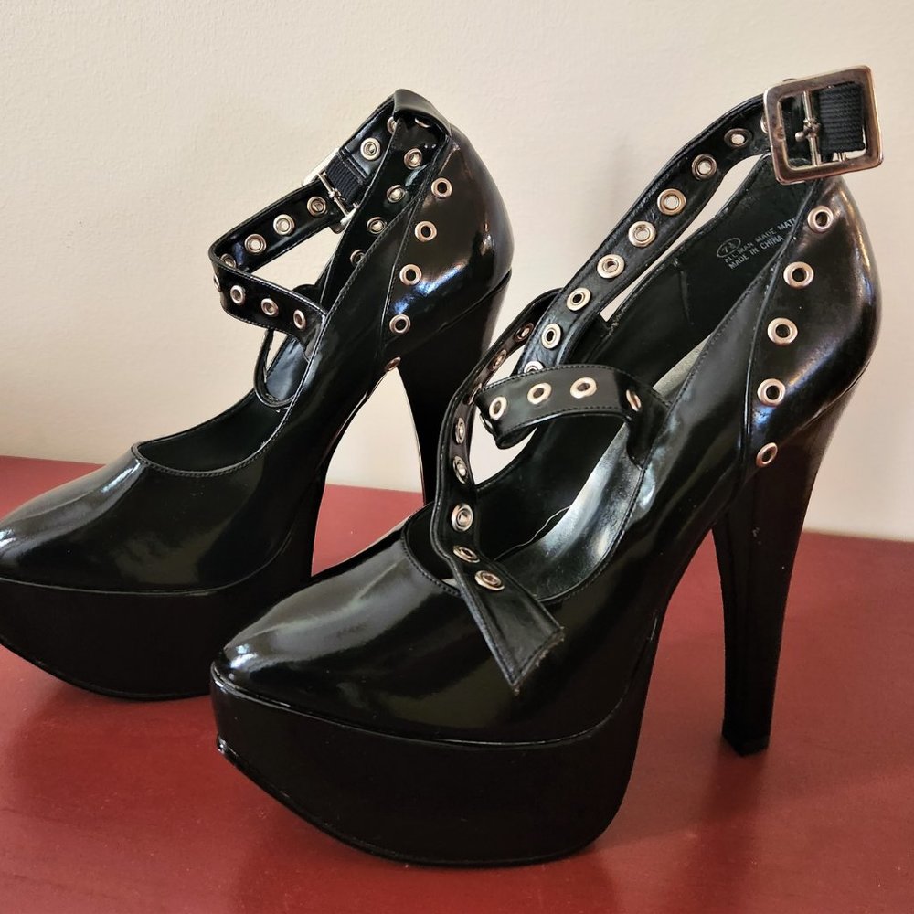 Jante vintage black platform heels size 7 1/2, New Old Stock, Never worn..